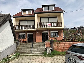 Vonyarcvashegyen Balatonra panorámás6 szobás  nyaraló eladó