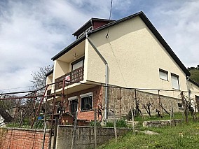 Vonyarcvashegyen Balatonra panorámás6 szobás  nyaraló eladó