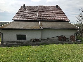 Vonyarcvashegyen Balatonra panorámás6 szobás  nyaraló eladó