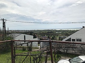 Vonyarcvashegyen Balatonra panorámás6 szobás  nyaraló eladó