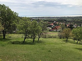 Vonyarcvashegyen Balatonra panorámás6 szobás  nyaraló eladó