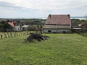 Vonyarcvashegyen Balatonra panorámás6 szobás  nyaraló eladó