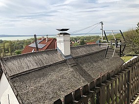 Vonyarcvashegyen Balatonra panorámás6 szobás  nyaraló eladó