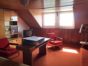 Vonyarcvashegyen Balatonra panorámás6 szobás  nyaraló eladó