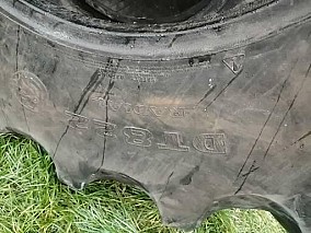 Eladó 2 db 800 /65R32 Goodyear DT822 gűmiköpenyek