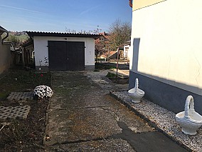 Hévízen 1.004 m2-es telken,  80m2-es, 3 szobás családi ház eladó