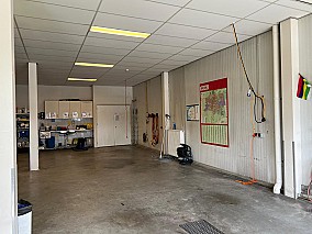 Bontott 225m2+225 m2 galériás mentőállomás eladó