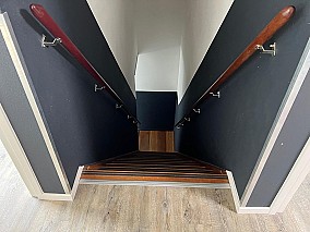 Bontott 225m2+225 m2 galériás mentőállomás eladó