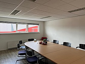 Bontott 225m2+225 m2 galériás mentőállomás eladó