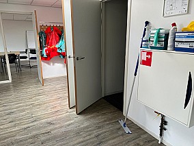 Bontott 225m2+225 m2 galériás mentőállomás eladó