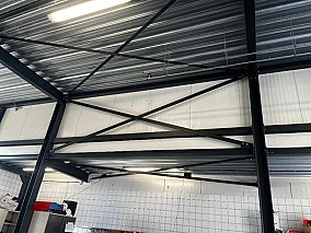 Bontott 225 m2-es csarnok eladó