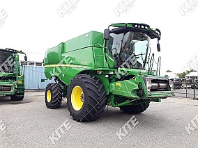 John Deere S670