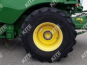 John Deere S670