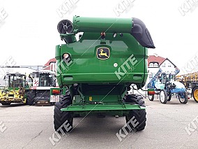 John Deere S670