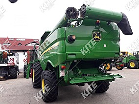 John Deere S670