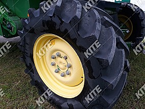 John Deere T670