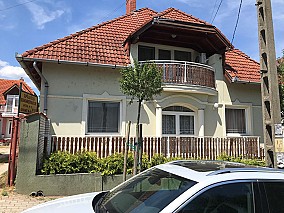 Hévízen 8 apartmanból álló családi ház eladó