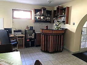 Hévízen 8 apartmanból álló családi ház eladó