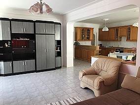 Hévízen 8 apartmanból álló családi ház eladó