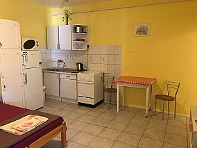 Hévízen 8 apartmanból álló családi ház eladó