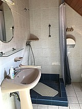 Hévízen 8 apartmanból álló családi ház eladó