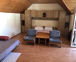 Hévízen 8 apartmanból álló családi ház eladó