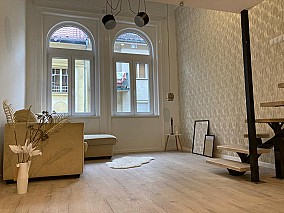 Budapesten a VIII. kerületben, a Corvin pláza mellett, 39 m2-es, 2.emeleti lakás eladó