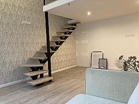 Budapesten a VIII. kerületben, a Corvin pláza mellett, 39 m2-es, 2.emeleti lakás eladó