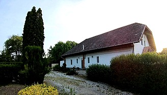 Alsópáhokon 9 szobás vendégház eladó