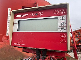 Takarmánykeverő-kiosztó kocsik Trioliet Solomix – 12 m³ + Videó