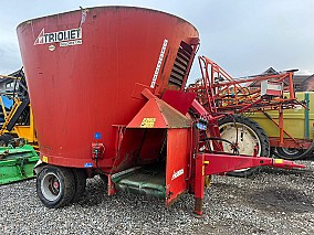 Takarmánykeverő-kiosztó kocsik Trioliet Solomix – 12 m³ + Videó