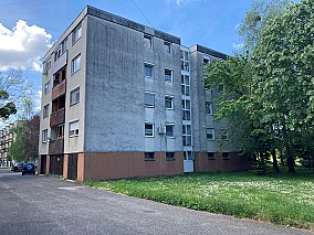 Keszthelyen 61 m2-es, második emeleti, 2 szobás lakás eladó