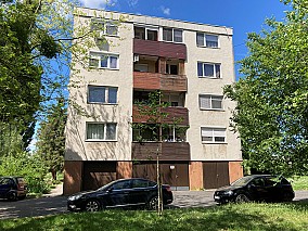 Keszthelyen 61 m2-es, második emeleti, 2 szobás lakás eladó