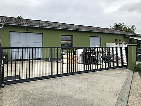 Keszthelyen 300 m2-es, működő asztalos üzem eladó