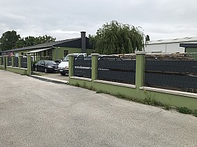 Keszthelyen 300 m2-es, működő asztalos üzem eladó
