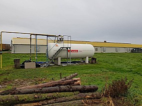 Baromfinevelő telep eladó
