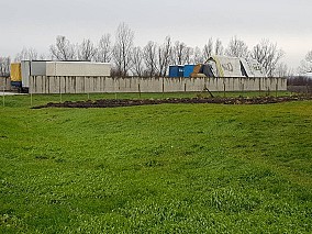 Baromfinevelő telep eladó