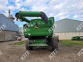 John Deere S690i