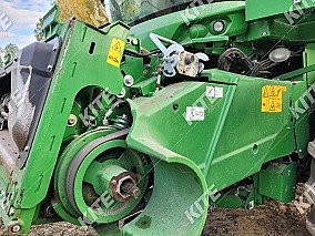 John Deere S690i