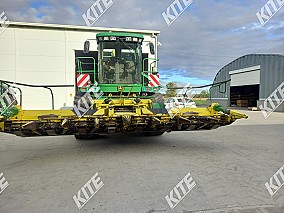 John Deere 7400