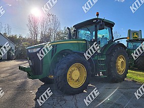 John Deere 8260R