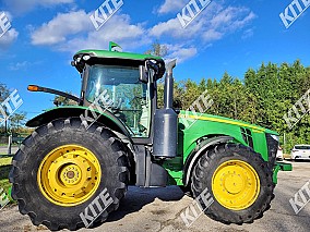 John Deere 8260R