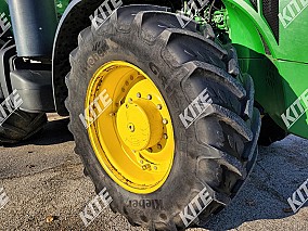 John Deere 8260R