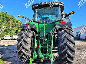 John Deere 8260R