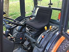 Kubota B2400 traktor - Hóeke - Kasza