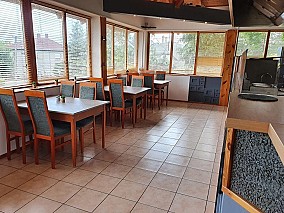 Keszthelyen 160 m2-es bisztró-pizzéria+40 m2 terasszal, teljes berendezéssel, újszerű gépekkel hosszú távra bérbeadó