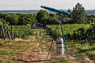 Időzíthető seregélyriasztó gázágyú forgó állvánnyal